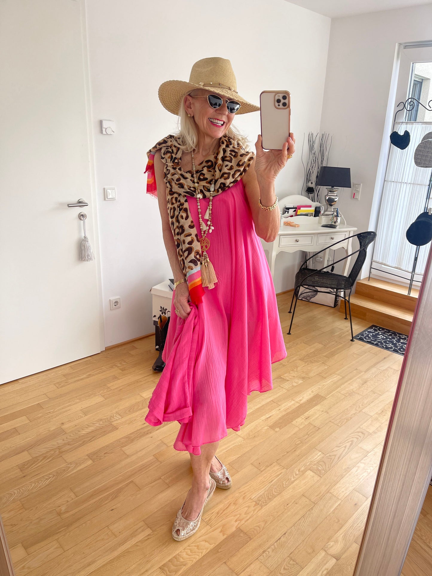 Kleid FLAIR pink €99,90; ein Modell zwei Kleider