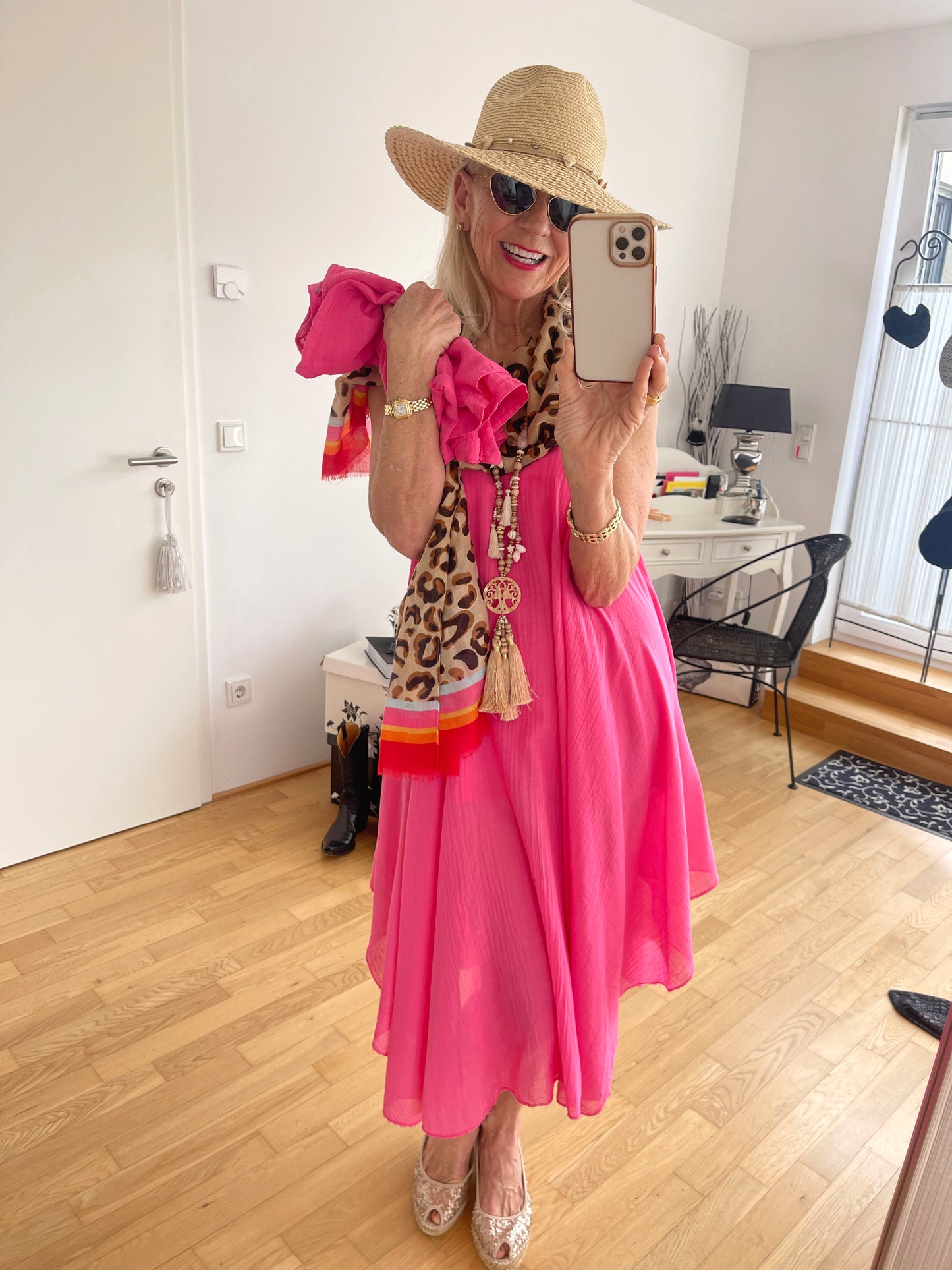 Kleid FLAIR pink €99,90; ein Modell zwei Kleider