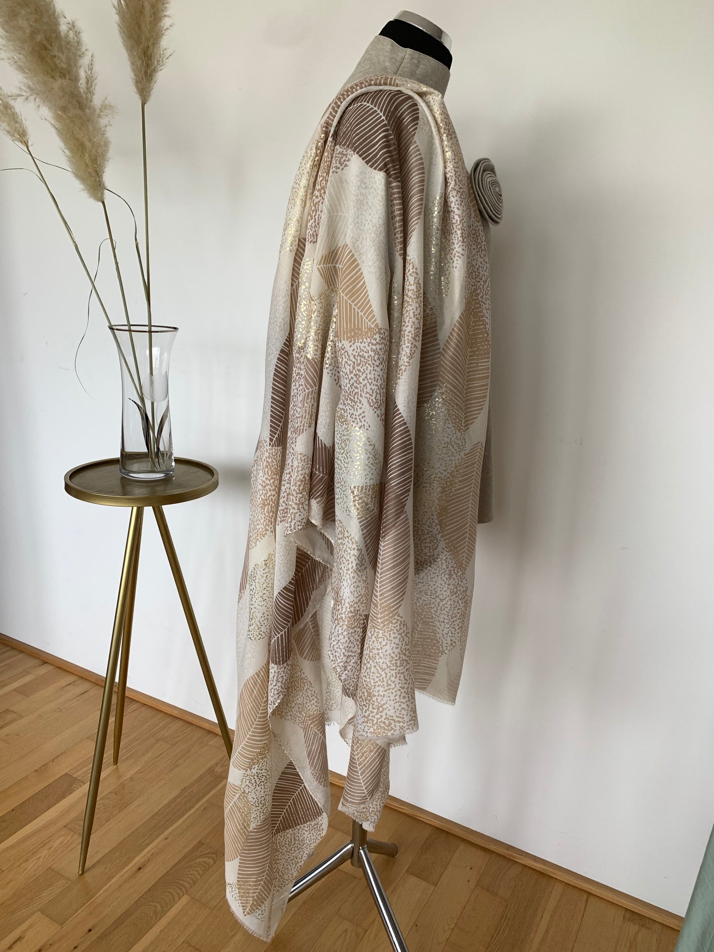 Schal LEAVES gold; €29,90 statt €39,90 „Im Black-Friday-Outlet“, ein herrlich leichter und edler Longschal