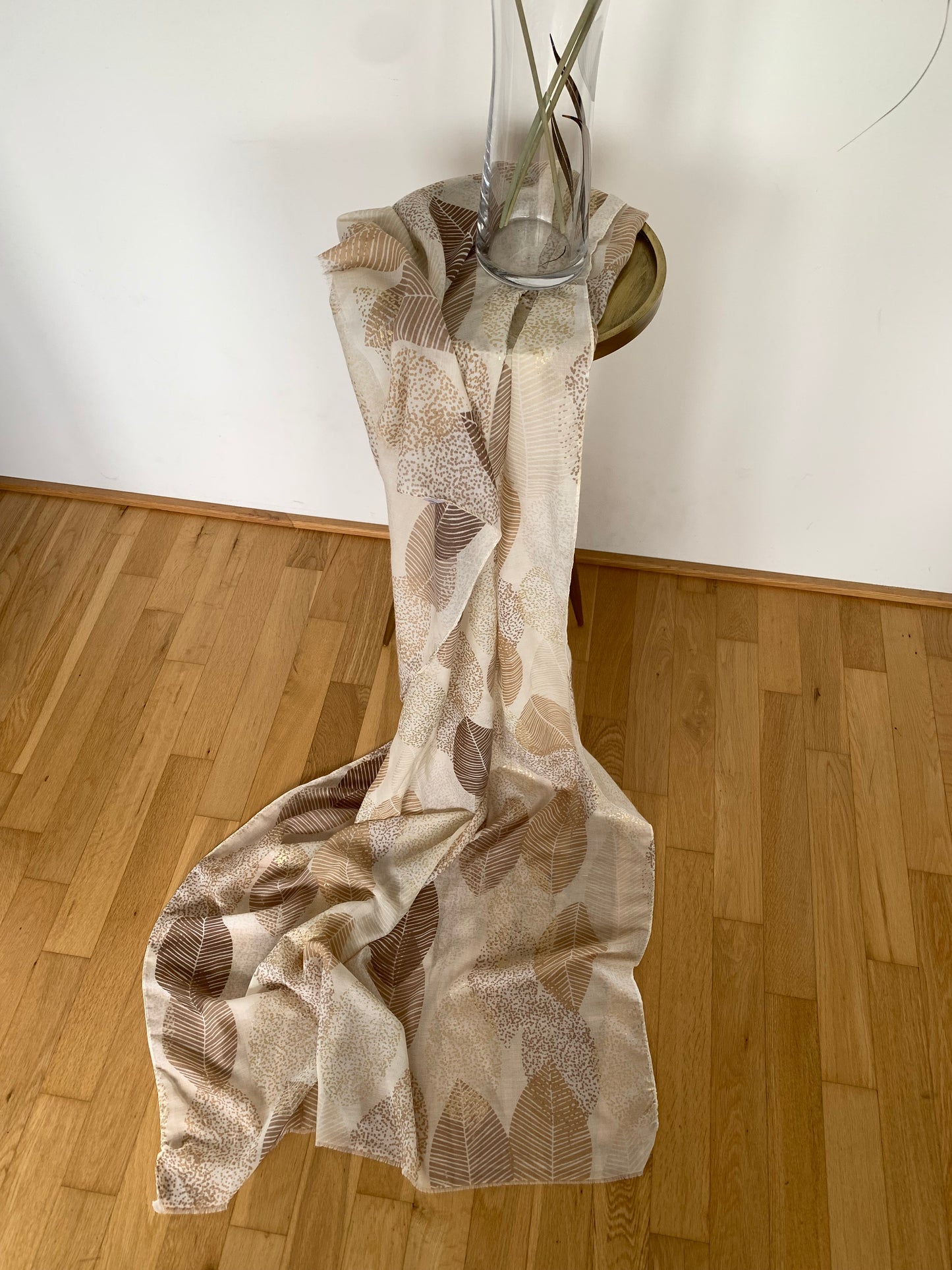 Schal LEAVES gold; €29,90 statt €39,90 „Im Black-Friday-Outlet“, ein herrlich leichter und edler Longschal