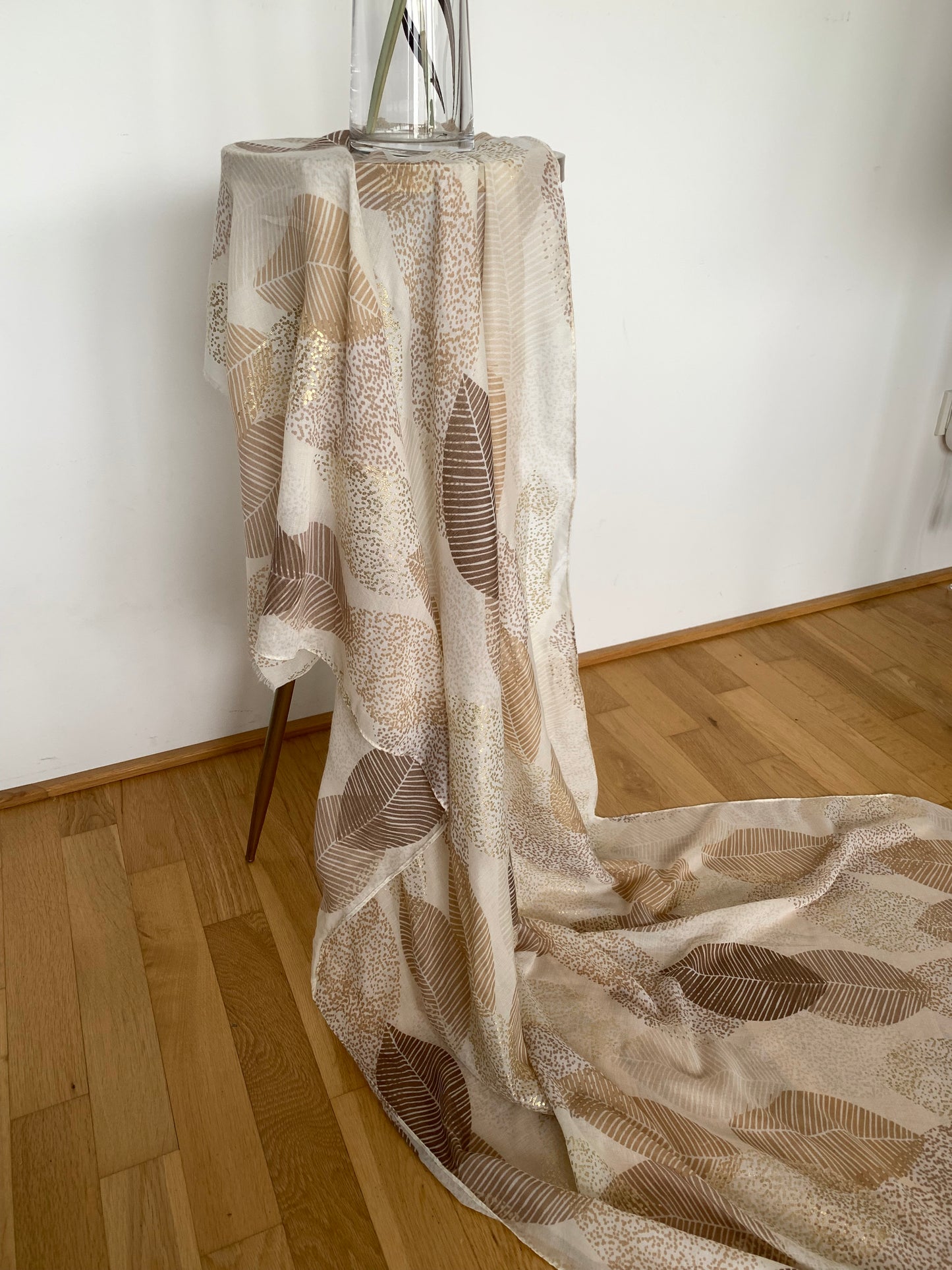 Schal LEAVES gold; €29,90 statt €39,90 „Im Black-Friday-Outlet“, ein herrlich leichter und edler Longschal