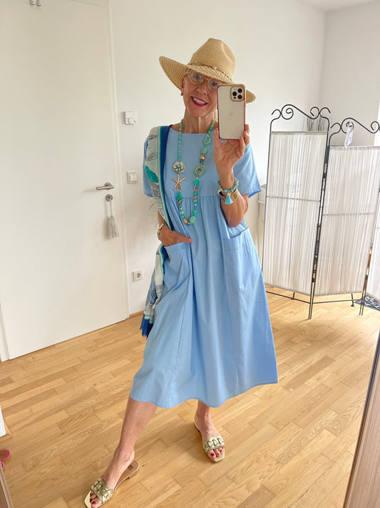 Kleid CANNES blue €119,90; extravagant lässiger Chic, ein Fashionhiglight
