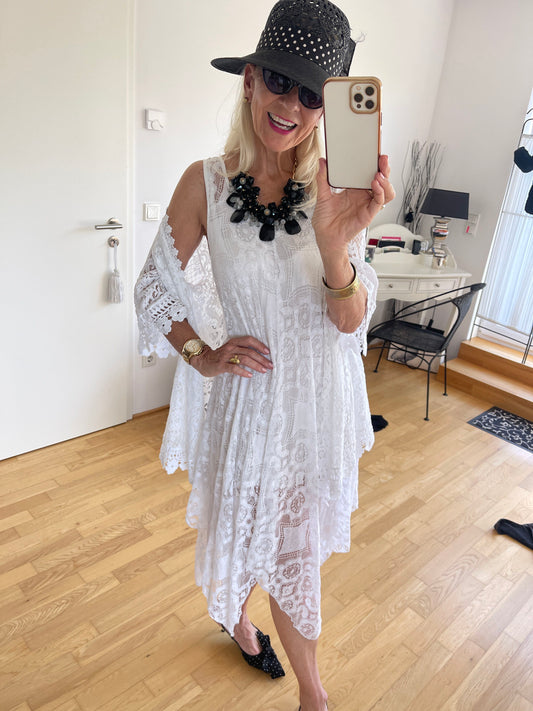 Kleid GEANIE white €99,90; was für ein tolles Spitzen-Kleid; ein absoluter Hingucker