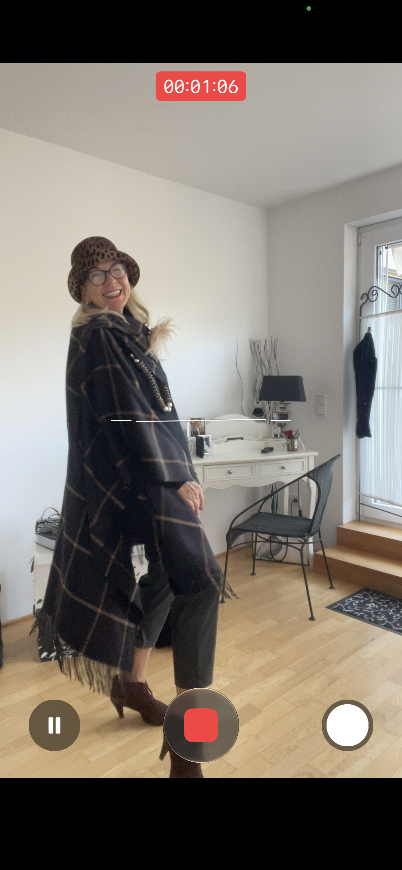 Schal Adria brown/black €89,90; super schicker Poncho… Edles Must-Have 🍁