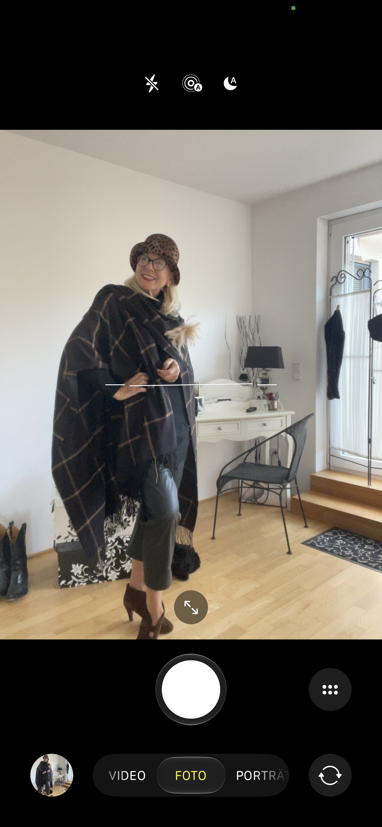 Schal Adria brown/black €89,90; super schicker Poncho… Edles Must-Have 🍁