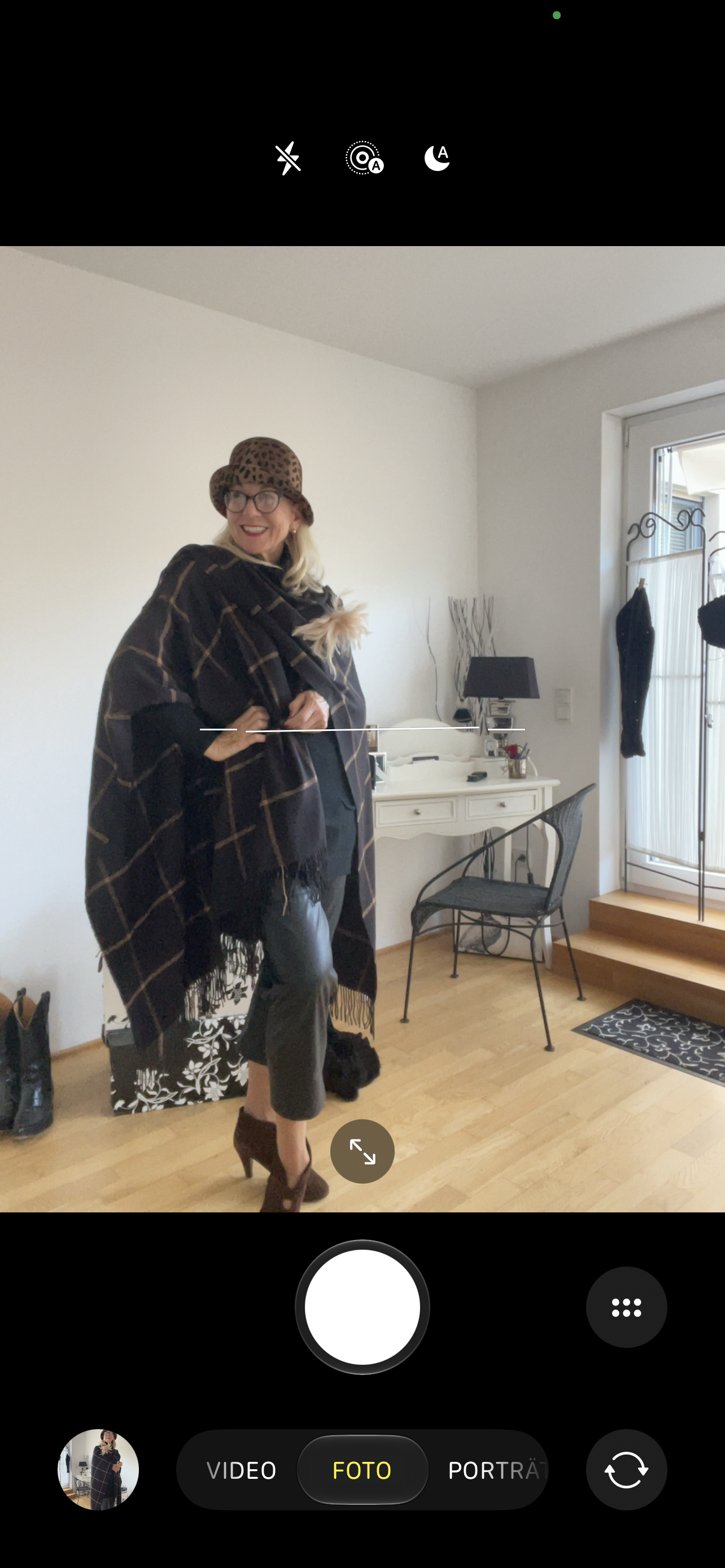 Schal Adria brown/black €89,90; super schicker Poncho… Edles Must-Have 🍁