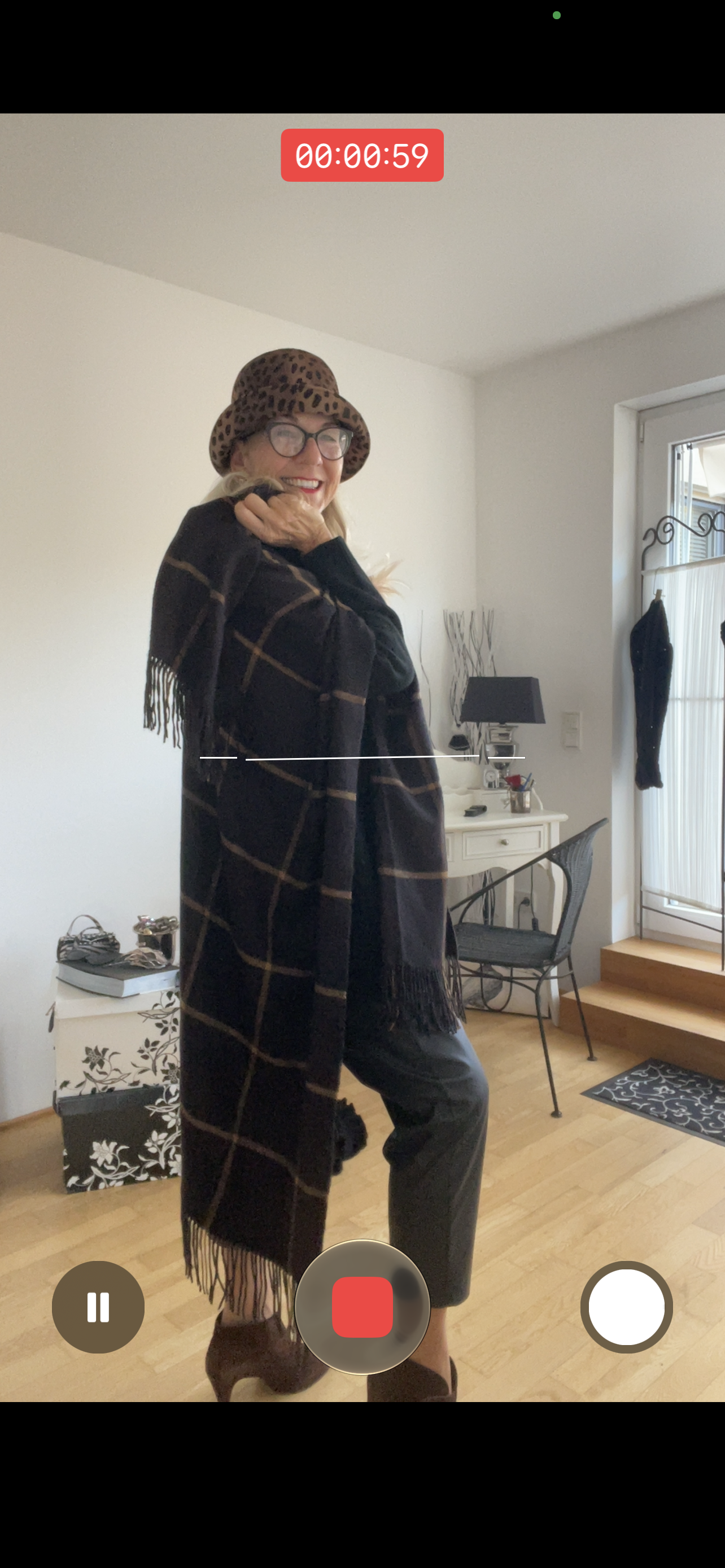 Schal Adria brown/black €89,90; super schicker Poncho… Edles Must-Have 🍁